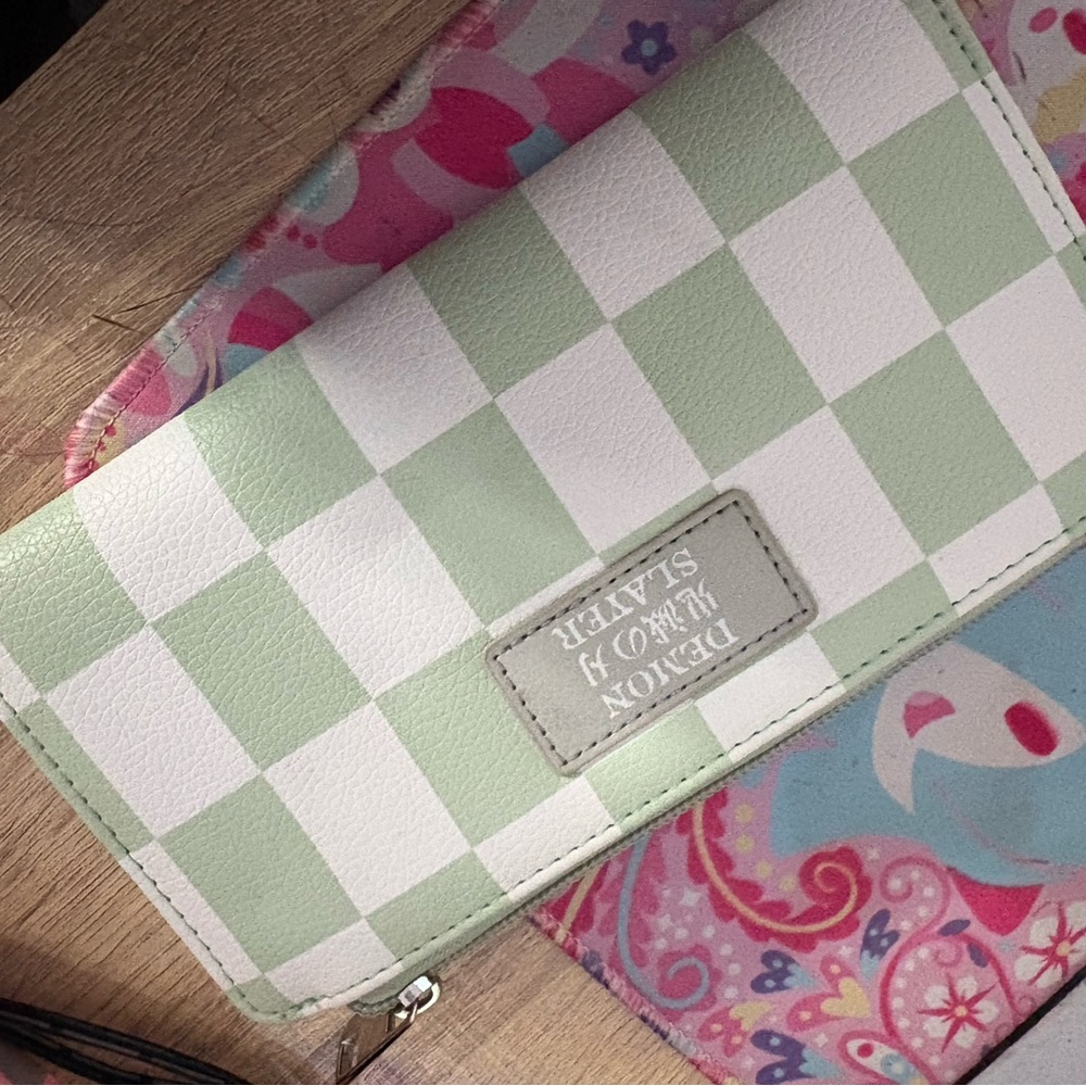 Kids Anime Character Wallet - Green and White - Picture 2 of 3